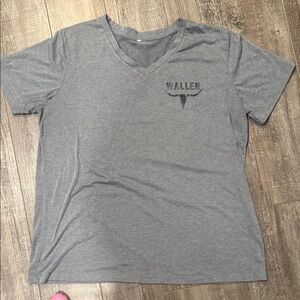 🍀Morgan Wallen Gray V-Neck Tee with Longhorn Logo

🍀 4 for $50